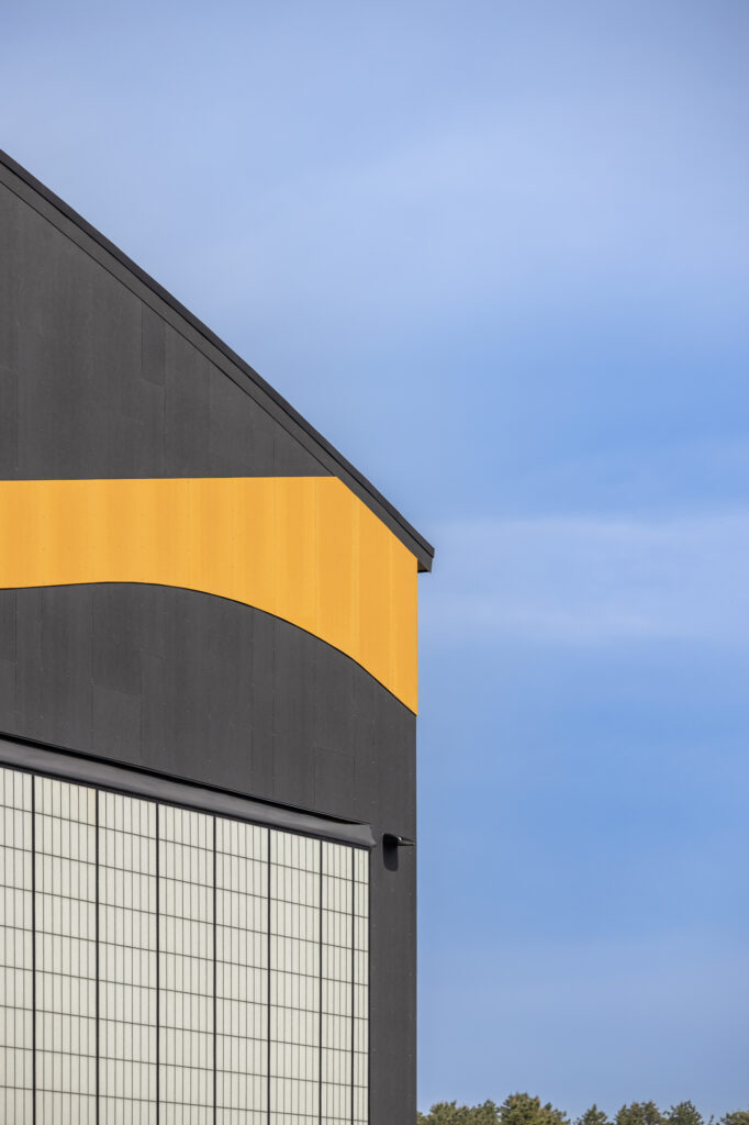 mass-timber airport hangar built by Silver Maple Aviation