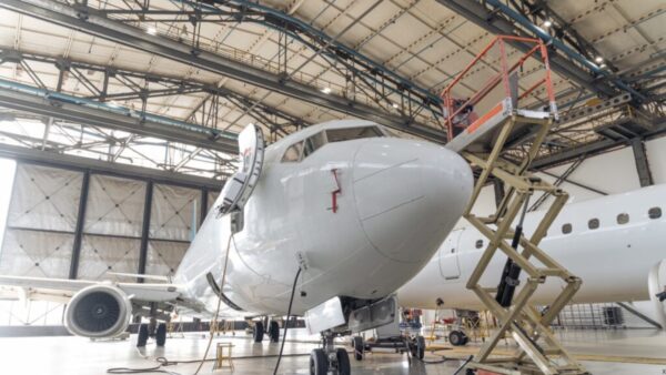 Maintenance aircraft hangar